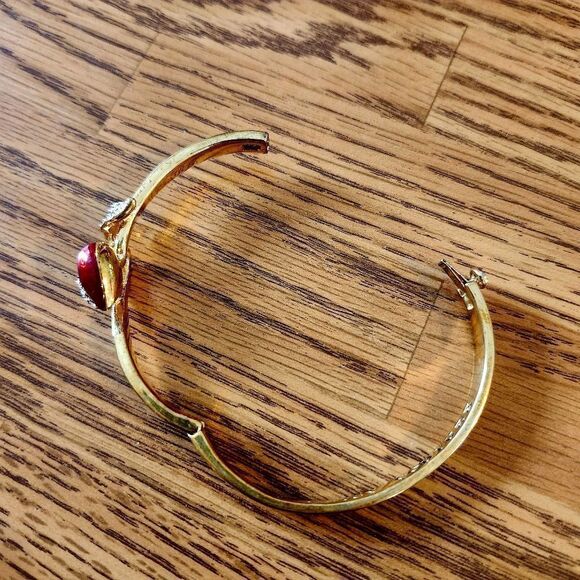 JUICY COUTURE Vintage Crystal Strawberry Heart Hinged Bracelet BOLD ACCESSORIES! - Picture 5 of 9